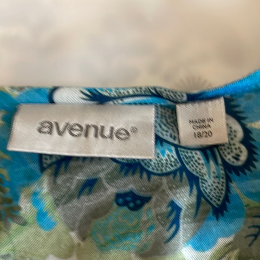 Cotton blend blue 18/20 lace short sleeves lace inset on bottom avenue